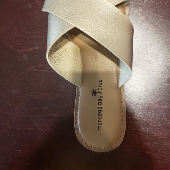Montego Bay Club Gold Flip Flops Size 8 - Picture 3 of 5